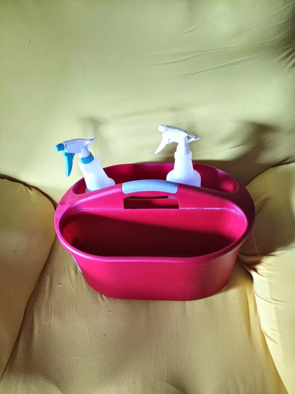 Sterilite Divided Ultra Caddy Pink with Spray Bottles
